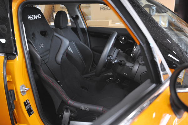 181106_BMW_F56_MINI_recaro_rsg_ASM_Ruby_.jpg
