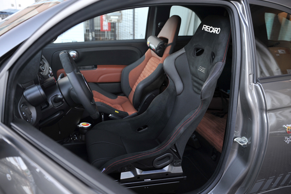 190103_fiat_abarth_595_recaro_rsg_.jpg
