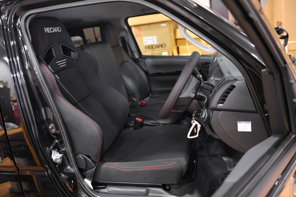 190106_toyota_Hiace_recaro_sr7f_ASM_.jpg