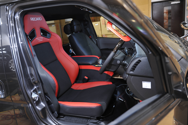 190330_toyota_hiace_recaro_rsg_asmyokohama_2.jpg