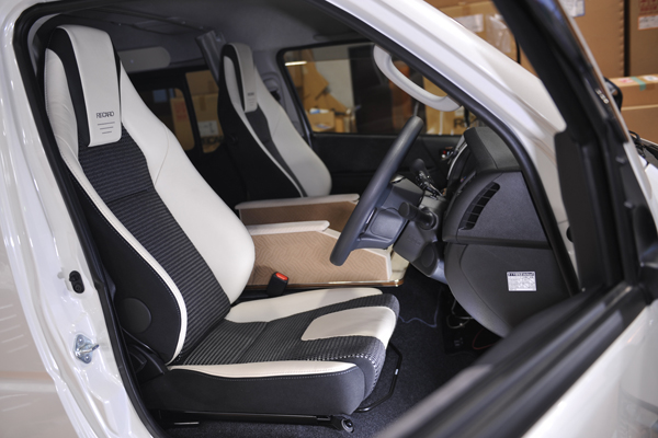 190609_hiace_asmyokohama_recaro_lxf_.jpg