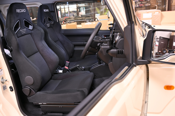 200209_suzuki_jimny_recaro_sr7f_gu100h_asmyokohama.jpg