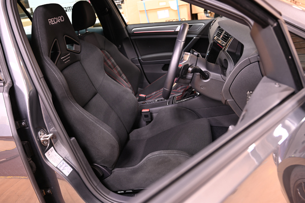 200211_vw_golf_recaro_sr7_asmyokohama.jpg
