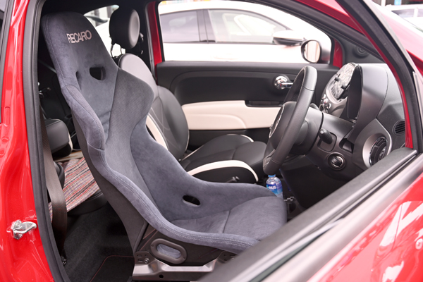 200704_fiat500_asmyokohama_recaro_sr7_.jpg