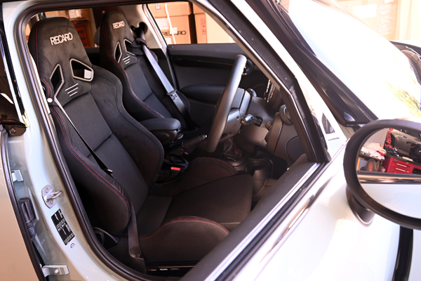 200908_bmw_mini_recaro_sr7_sr7f.jpg