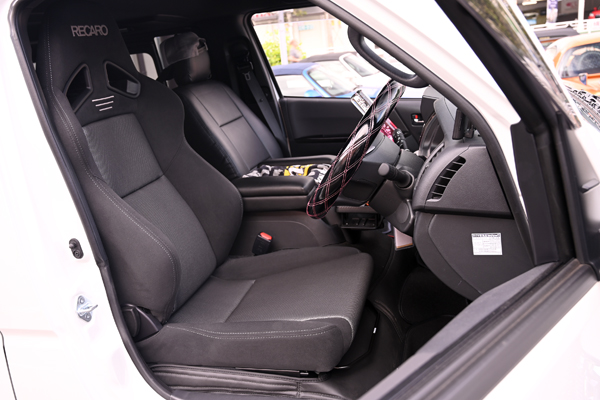 200927_hiace_recaro_sr7f_asmyokohama.jpg