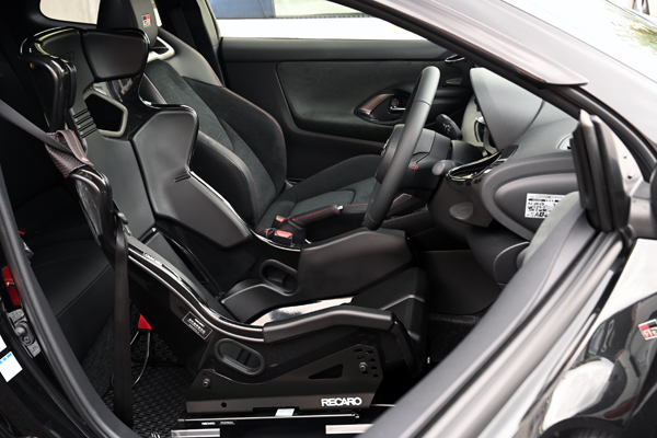 201101_gr_yaris_asmyokohama_recaro_proracer_rms.jpg