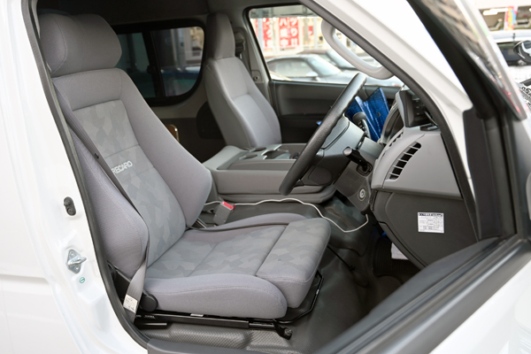 201206_hiace_recaro_ergomed_asmyokohama.jpg