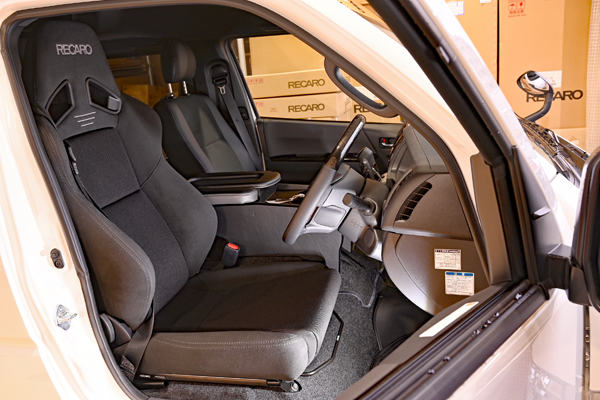210414_Hiace_recaro_sr7f_asmyokohama.jpg
