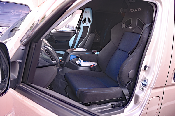 210420_Hiace_recaro_sr7f_asmyokohama.jpg