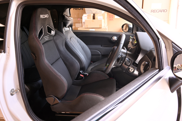 210609_abarth595_recaro_sr7_asmyokohama.jpg