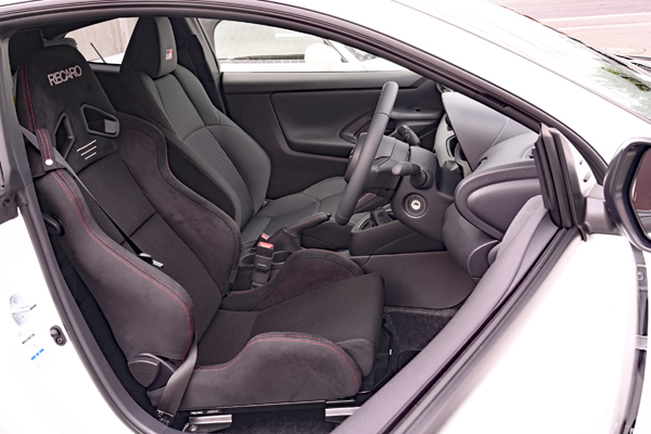 210905_toyota_gr_yaris_asmyokohama_recaro_sr7.jpg