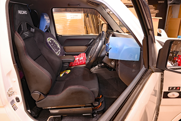 220106_jimny_asmyokohama_recaro_sr7_1.jpg