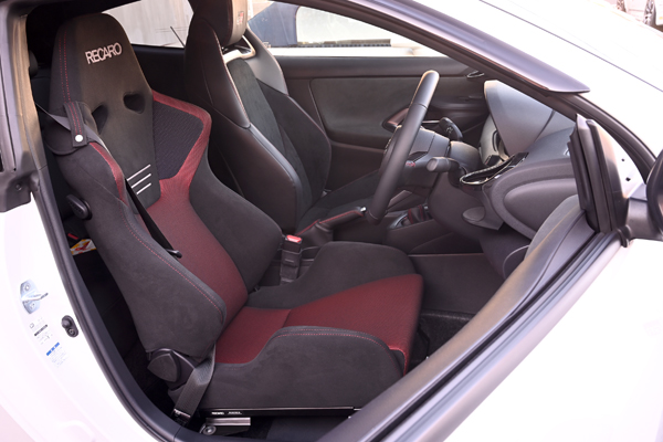 220108_gr_yaris_asmyokohama_recaro_sr6_1.jpg
